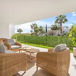 Luxurius Ground Floor - Alcazaba Lagoon 아파트