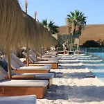 Luxurius Ground Floor - Alcazaba Lagoon 아파트