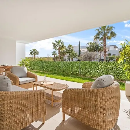 Al4-2005-06 - - Alcazaba Lagoon Apartment