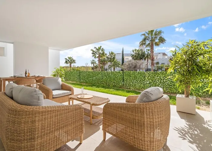 Luxurius Ground Floor - Alcazaba Lagoon Apartment