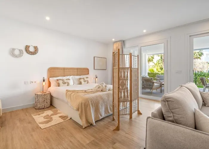 Luxurius Ground Floor - Alcazaba Lagoon Apartment *